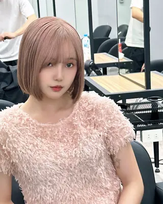 ショート カラー 𝑦𝑢𝑟𝑖𝑎 MIRAのヘアスタイル