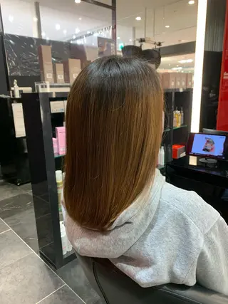 ミディアム 艶髪/白髪ぼかし ヘッドスパ/大野結菜のヘアスタイル