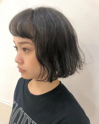 ミディアム カラー 内田温子大人女性 ハイライト、ボブのヘアスタイル