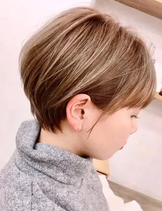 ショート ハッシュカット/ボブ /レイヤー/彩奈のヘアスタイル