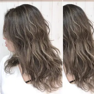 ミディアム カラー JuNブリーチに 縮毛矯正するプロのヘアスタイル