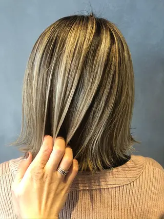 ミディアム カラー 長谷川 沙紀のヘアスタイル