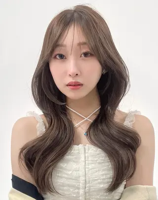 ロング カラー 透ける淡色🏹ベージ ュ🤎BABY上野のヘアスタイル