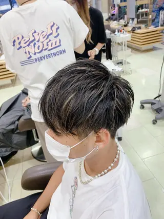 ミディアム カラー パーマ メンズ ﾎｯﾄﾍﾟｯﾊﾟｰ に移行中【かな】のヘアスタイル