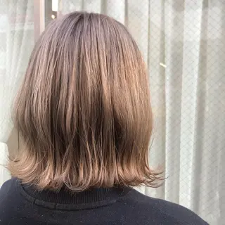 ミディアム カラー いけだ　ひかり ハイライトくびれヘアのヘアスタイル