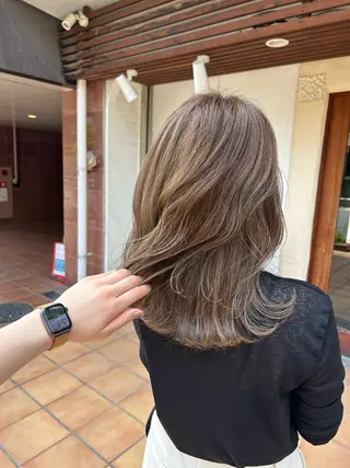 セミロング カラー putri 川邉 優花のヘアスタイル