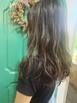 セミロング 佐藤 美咲のヘアスタイル