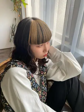 ミディアム カラー 梅田ハイトーン チダ ヒナノのヘアスタイル