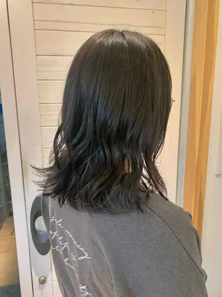 ミディアム 田中 愛梨のヘアスタイル