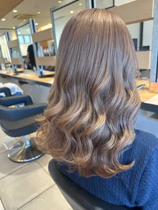 カラー 福井 美夢のヘアスタイル