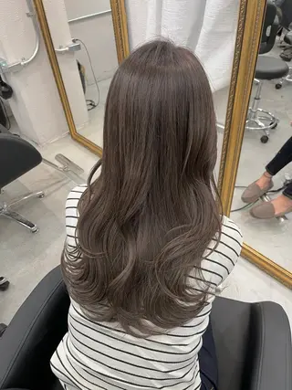 ロング カラー REAL【レアル】所属・グレージュ/透け感 カラー/透明感カラーのヘアスタイル