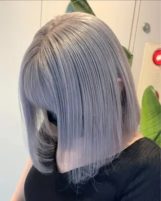 ミディアム カラー ハイトーン/艶カラー 𝐧𝐨𝐚のヘアスタイル