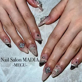 ネイル MADIA藤沢所属・MADIA MEGUのネイルデザイン
