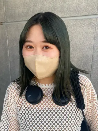 セミロング Yahiko ハイトーンのヘアスタイル