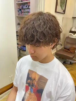 ショート パーマ メンズ センターパートの神様 マッシュ 関口 柊太のヘアスタイル