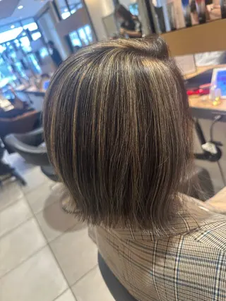 カラー フクイ ミユのヘアスタイル