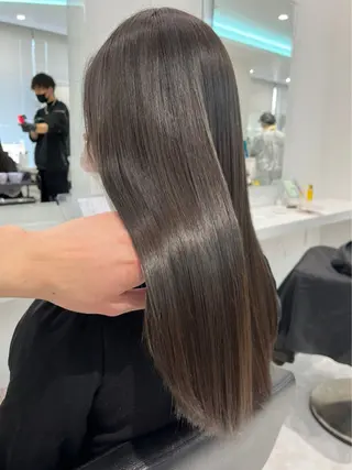 ロング メンズ 艶感ミルクティー🤍 色落ち綺麗🤍ともやのヘアスタイル