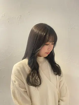 ロング カラー ヘアアレンジ mina / 透明感ベージュカラーのヘアスタイル