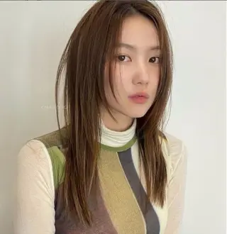 セミロング カラー nonoka オリーブ/グレージュのヘアスタイル