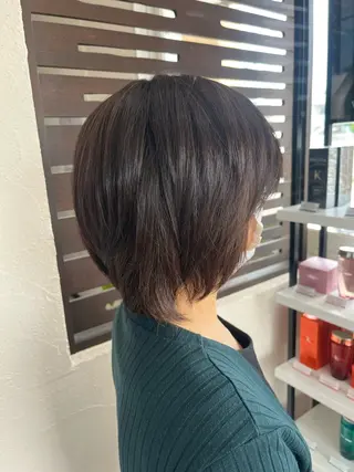 ショート カラー 茅根 紗加のヘアスタイル