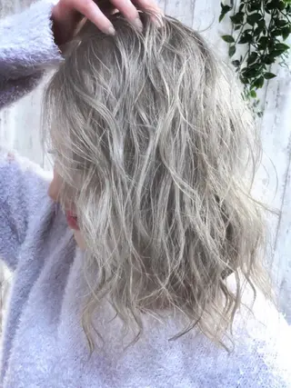 ミディアム LANI OOSAKAのヘアスタイル