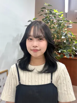 ミディアム カラー 蔵田 唯のヘアスタイル