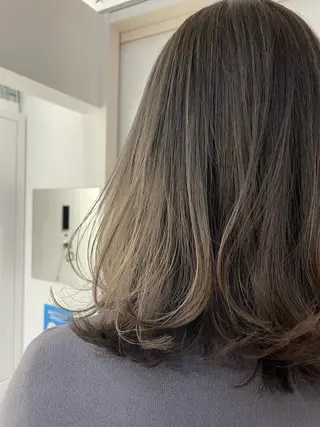 ミディアム カラー miyu ハイトーン/レイヤーのヘアスタイル