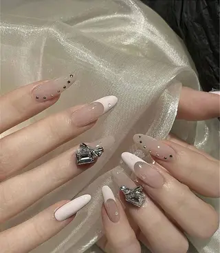 ネイル T. Leeのネイルデザイン