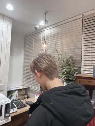 ショート カラー メンズ ROIS渋谷【ロイス】所属・高橋大樹/グレージュ /ベージュ/美髪のヘアスタイル