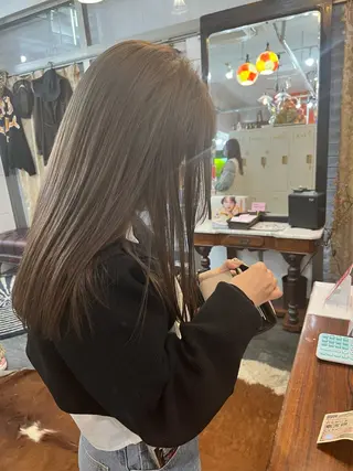 ロング カラー LOMARLIE JURIAのヘアスタイル