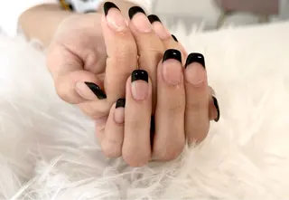 ネイル HENECY🍓 momokaのネイルデザイン