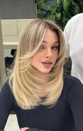 セミロング Leverage所属・🗽千田秋菜 海外ヘア🇺🇸のヘアスタイル