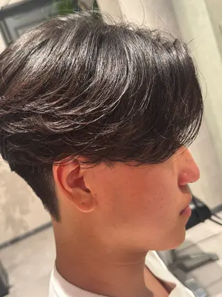 ショート パーマ メンズ 毛流れ特化愁斗 センターパートパーマのヘアスタイル