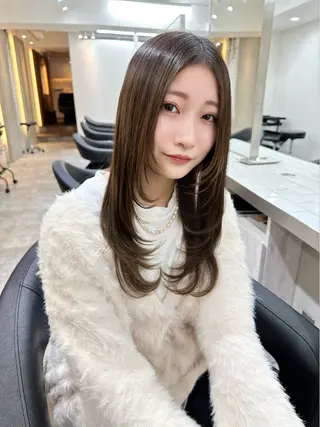 セミロング カラー 艶髪レイヤー顔周り グレージュ添田晃基のヘアスタイル
