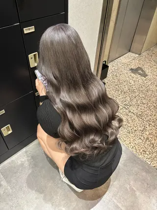 ロング issei 梅田ハイトーン⭐️のヘアスタイル