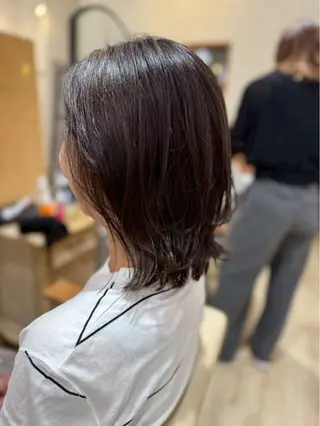 ミディアム カラー 伊藤 梨緒のヘアスタイル