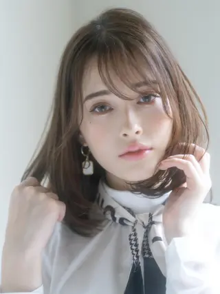 ミディアム 🎀ハイトーン/レイ ヤー/Reina🎀のヘアスタイル
