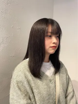 セミロング カラー ヘアアレンジ mina / 透明感ベージュカラーのヘアスタイル