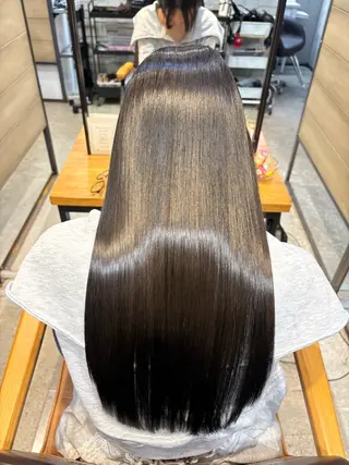 ロング youres hair 新宿west所属・✨髪質改善特化✨ 店長　安岡朋哉のヘアスタイル