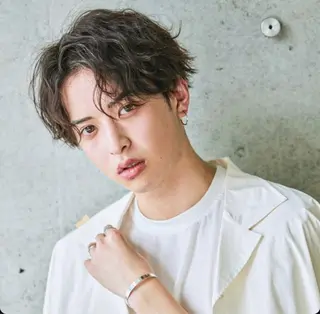 ミディアム パーマ メンズ 板岡 丈一のヘアスタイル