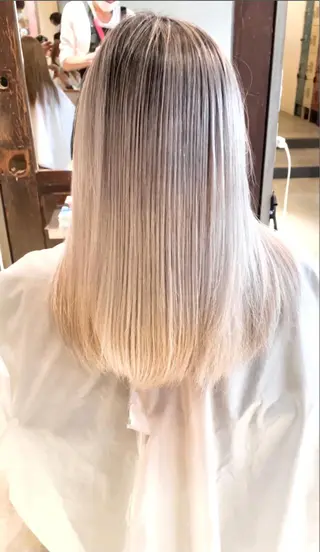 セミロング カラー ケア剤オタク×海外 ヘア長谷川裕起のヘアスタイル