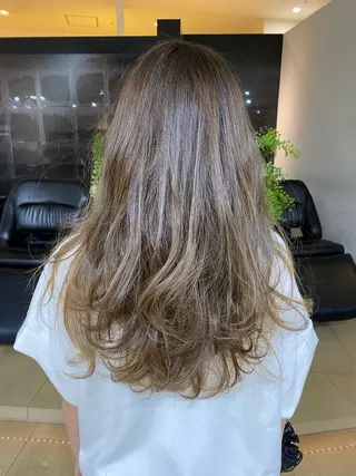 セミロング WHAT COMES AROUND ...所属・イワ ハシのヘアスタイル