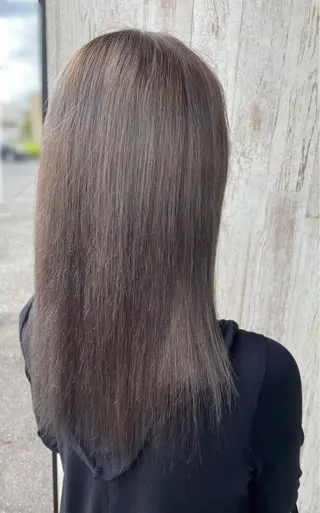 カラー 岡村 真子のヘアスタイル