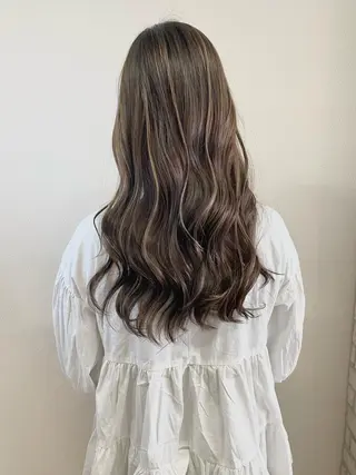 ロング 山本 茉希のヘアスタイル