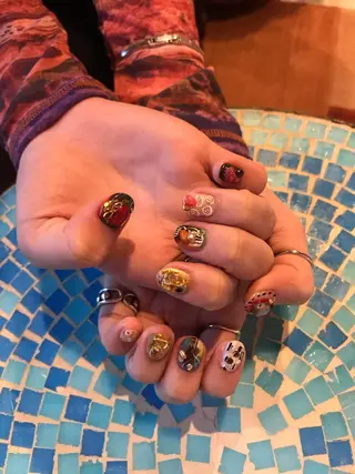 ネイル キラキラ オメメのネイルデザイン