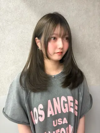 ミディアム カラー ヘアアレンジ ふみか🎀 ブリーチなしカラーのヘアスタイル