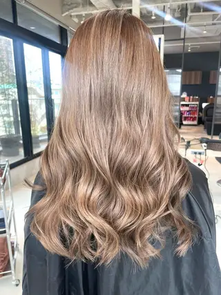 セミロング カラー Lia所属・皆木 智晴のヘアスタイル