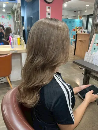 ロング カラー レディースカット THIARA 👑のヘアスタイル