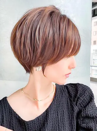 ショート ショートヘア くすみカラー、大場猛のヘアスタイル