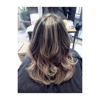 ミディアム セミロング ロング カラー アオガミ （前髪顔周りカット）のヘアスタイル